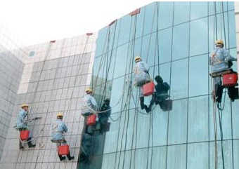 如何保證外墻清洗的安全性？